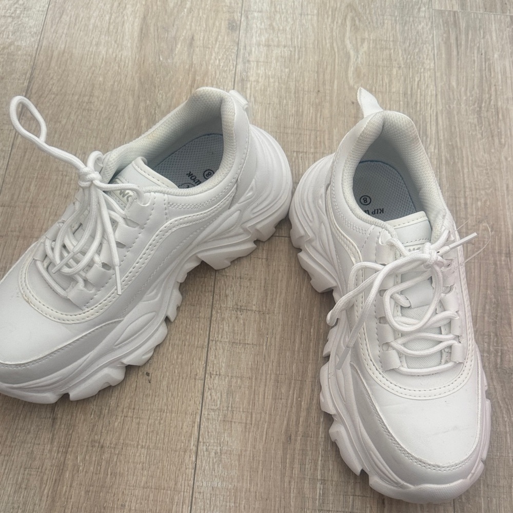 Women’s stylish White Sneakers